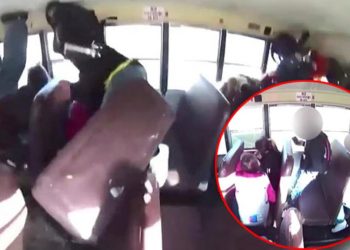 Dehşet anı kamerada! Bir otobüs dolusu çocuk kâbusu yaşadı