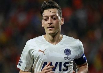 Fenerbahçe – Galatasaray derbisi öncesi Mesut Özil’den paylaşım!