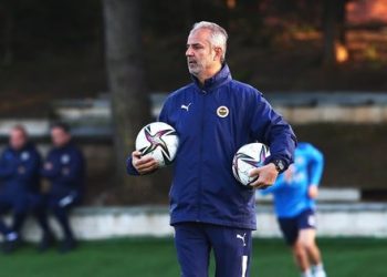 Fenerbahçe taraftarından idareye İsmail Kartal mesajı!