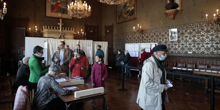 Fransa’da halk sandık başında