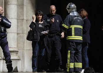 Fransa’da seçim günü bıçaklı hücum: 2 yaralı