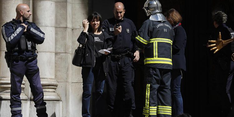 Fransa’da seçim günü bıçaklı hücum: 2 yaralı