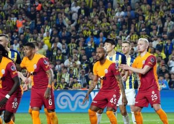 GALATASARAY HABERLERİ – Fenerbahçe derbisinin faturası Patrick Van Aanholt’a kesildi!