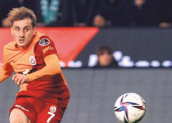 GALATASARAY HABERLERİ: Kerem Aktürkoğlu Fenerbahçe maçında alanda