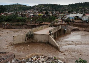 Güney Afrika’yı sel vurdu: 45 meyyit