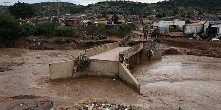 Güney Afrika’yı sel vurdu: 45 meyyit