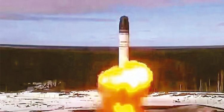 Kremlin basınından sansasyonel tehdit: İngiltere’ye bir Sarmat füzesi kâfi