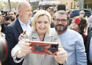 Macron’un önüne geçti… Anketlerde ‘Marine’ sürprizi