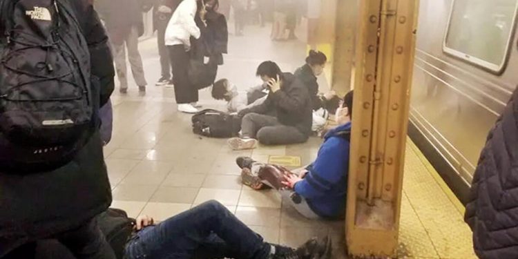 New York’ta panik! Metroda silahlı atak: 28 yaralı