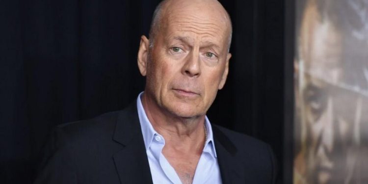 Neyi var neyi yok ziyanına satmış