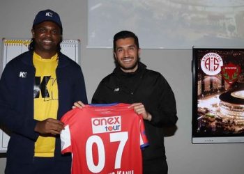 Nijeryalı eski futbolcu Nwankwo Kanu Antalyaspor’u ziyaret etti