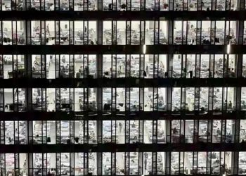 Şangay’da koronavirüs karantinasında durum kritik: Ofisler hastaneye dönüştürüldü!