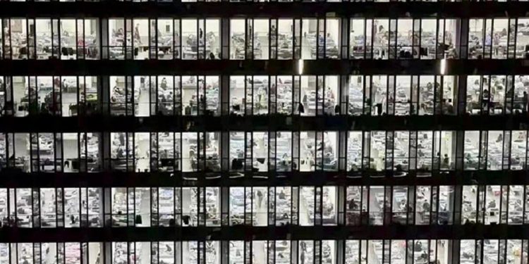 Şangay’da koronavirüs karantinasında durum kritik: Ofisler hastaneye dönüştürüldü!