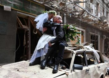 Savaşın gölgesinde dünya konutuna girdiler