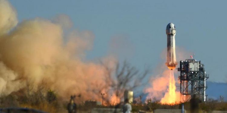 Son dakika: Blue Origin uzay yolunda! 6 kişiyi taşıyan roket uzaya fırlatıldı…