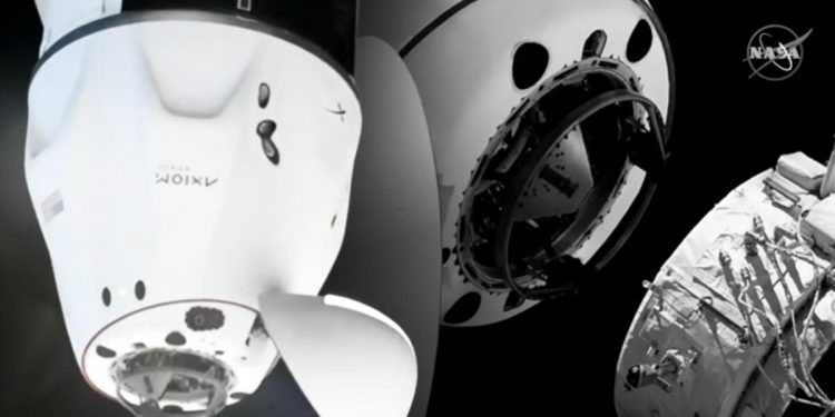 Tarihte bir birinci: Uzay turistleri sivil mürettebatlı uçuş için 165 milyon dolar ödedi!