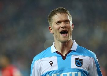 Trabzonspor’un golcüsü Cornelius tepe yaptı! Parma devrini geçti