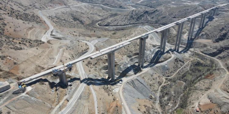 Türkiye’nin en uzun viyadüğü! Bakan Karaismailoğlu inceledi