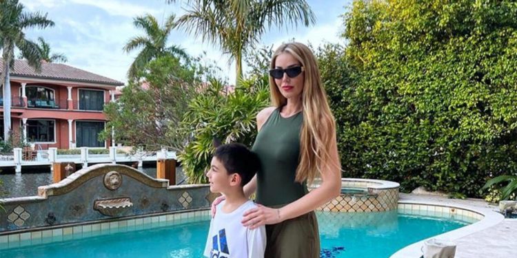 Ünlü müzikçi ayrılığın akabinde sessizliğe bürünmüştü… Miami’de yeni hayat!