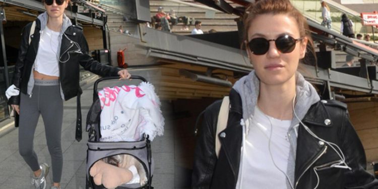 Ünlü oyuncu köpeğini bebek otomobilinde gezdirdi!