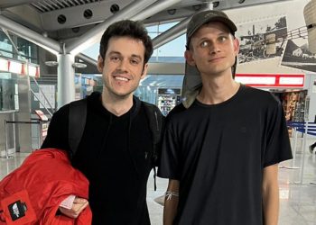 Vitalik Buterin İstanbul uçağına bindi