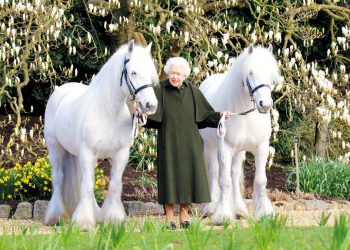 Yaş günü pozu: İngiltere Kraliçesi 2. Elizabeth dün 96’ncı yaşına bastı