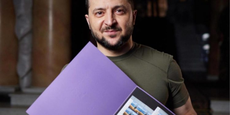 Zelenski paylaşmıştı… Kapıda kuyruk oldular: Tanesi 100 dolara satılıyor!