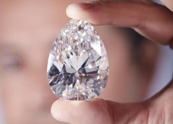 19 milyon dolara alıcı buldu… The Rock: Şimdiye kadar satılıan en büyük beyaz elmas