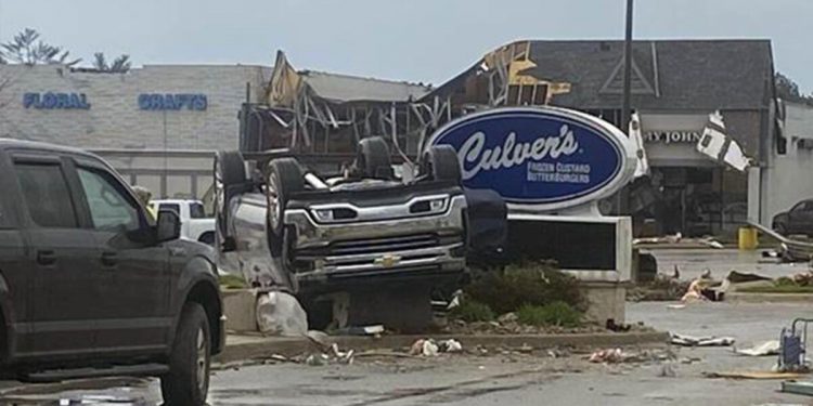 ABD’yi hortum vurdu: 2 meyyit, 44 yaralı