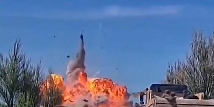 Akılalmaz anları kaydetti! Rus tankı bu türlü havaya uçtu