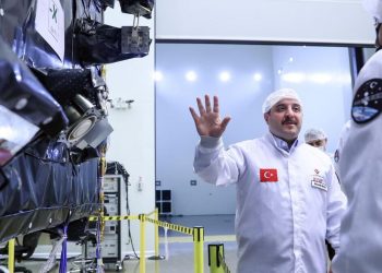 Bakan Varank, TÜRKSAT 6A’yı inceledi