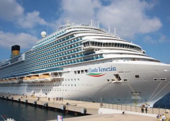 Bodrum’a tarihinin en büyük yolcu gemisi geldi