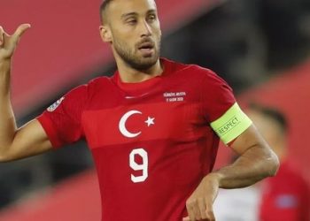 Cenk Tosun transfer olacak mı? Ulusal futbolcudan flaş açıklama!