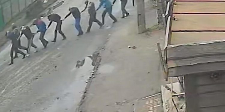 Dünya bu imgelerle sarsıldı… Adım adım vefata yürüdüler!