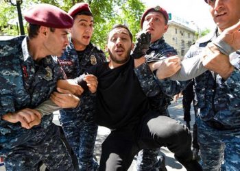 Ermenistan karıştı! Muhalifler yolları kapattı: 286 gözaltı