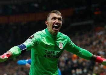 GALATASARAY HABERİ: Fernando Muslera damgası! Kimi kahramanlar pelerin takmaz