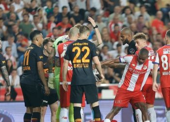 GALATASARAY HABERLERİ – Spor muharrirleri Antalyaspor-Galatasaray maçını kıymetlendirdi