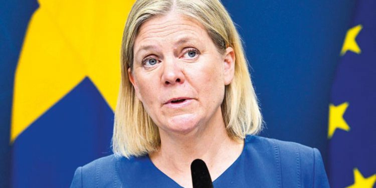 İsveç Başbakanı’nın güç günleri: YPG vaadiyle oturduğu koltuk tehdit altında