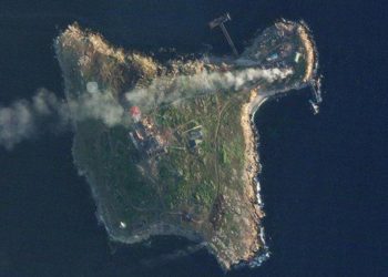 Kendi küçük, tesiri büyük! Herkes neden Yılan Adası’nın peşinde?