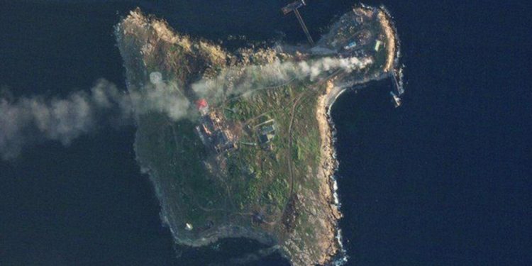 Kendi küçük, tesiri büyük! Herkes neden Yılan Adası’nın peşinde?