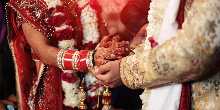 ‘Pes’ dedirten olay! Düğünde elektrik kesilince yanlış adamla evlendi…