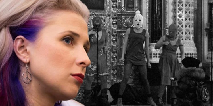 Pussy Riot kümesinin önderi Maria Alyokina  Moskova’dan Kurye kılığında kaçtı