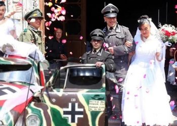 Reaksiyon yağıyor: Nazi temalı düğünde Hitler’in saltanatını kutladılar!