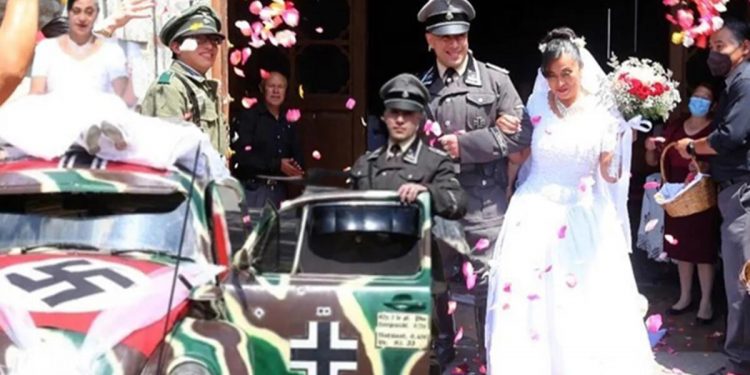 Reaksiyon yağıyor: Nazi temalı düğünde Hitler’in saltanatını kutladılar!