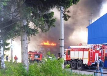 Rusya’da bir yangın daha! 2 bin metrekare alan küle döndü…