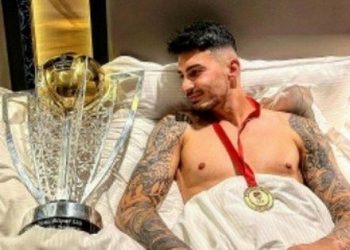 TRABZONSPOR HABERLERİ – Uğurcan Çakır yatakta kupalı poz verdi