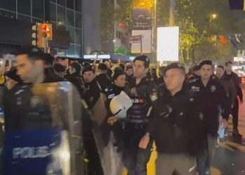 Trabzonspor ile Fenerbahçe taraftarı ortasında Bağdat Caddesi’nde gerginlik!