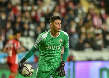 TRANSFER HABERLERİ – Fenerbahçe’de Berke Özer gidiyor yerine Sinan Bolat geliyor!