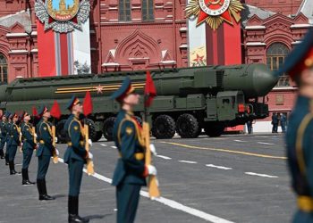 Zafer Günü provası gövde gösterisine dönüştü: Putin yeni ‘oyuncağıyla’ göz dağı verdi!