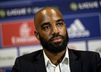 Alexandre Lacazette eski kadrosu Olimpik Lyon ile 3 yıllık mukavele imzaladı